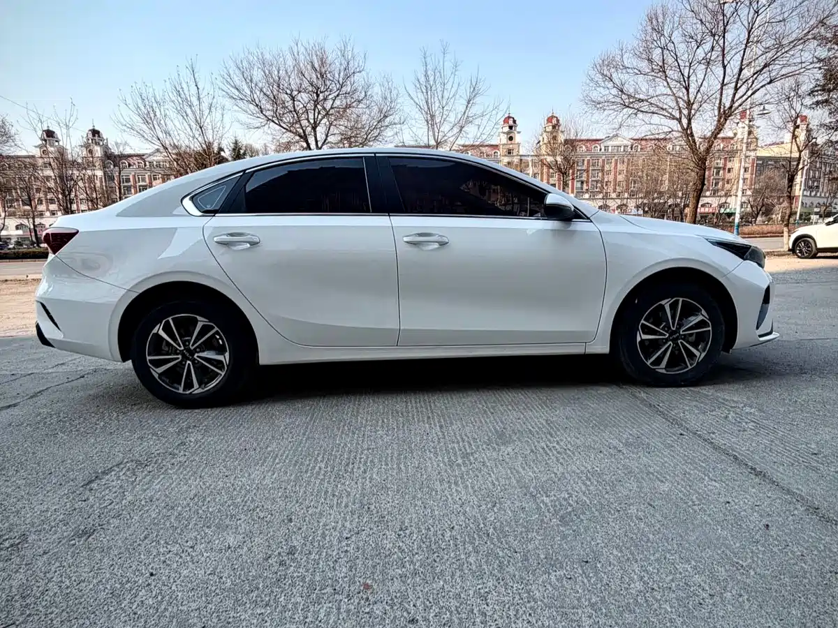 Kia K3 2023 Model 1.5L CVT Luxury Edition фото 7