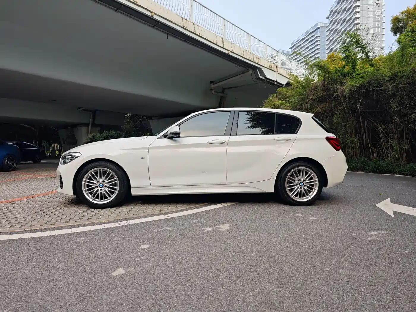 BMW 1 Series (Import) 2018 120i M Sport Package фото 7