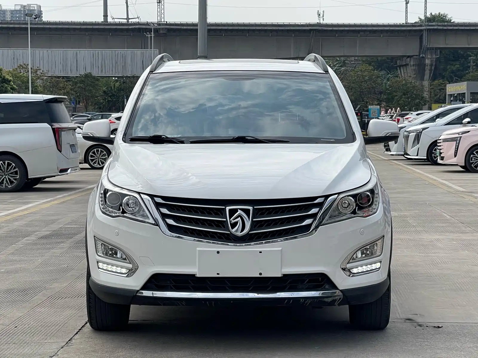Фото 2 - Baojun 560
