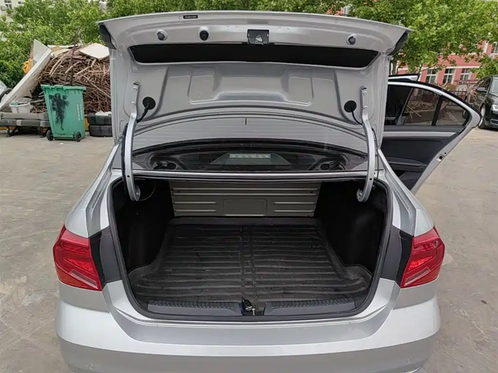 Volkswagen Jetta 2019 Dream Edition 1.5L Auto Comfort фото 19