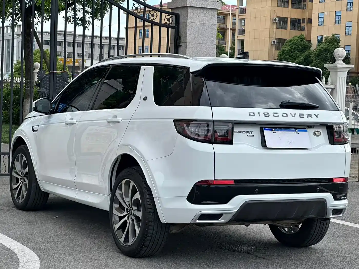Land Rover Discovery Sport 2022 Model 249PS R-Dynamic S Performance Edition 5-Seater фото 9