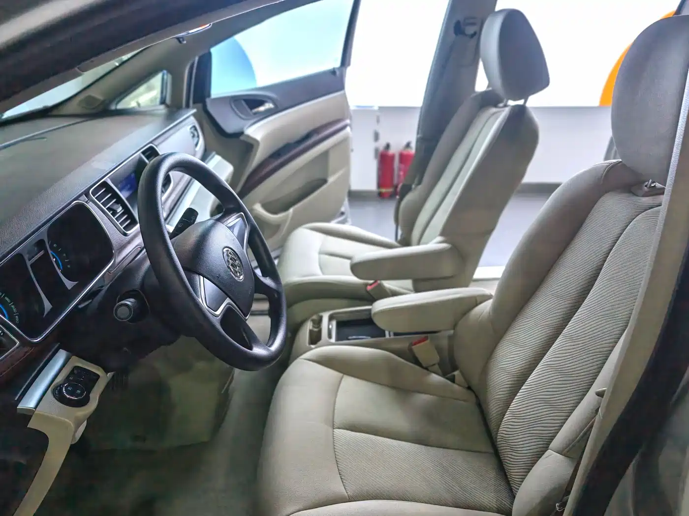 Buick GL8 2014 2.4L CT Luxury Business Comfort фото 18