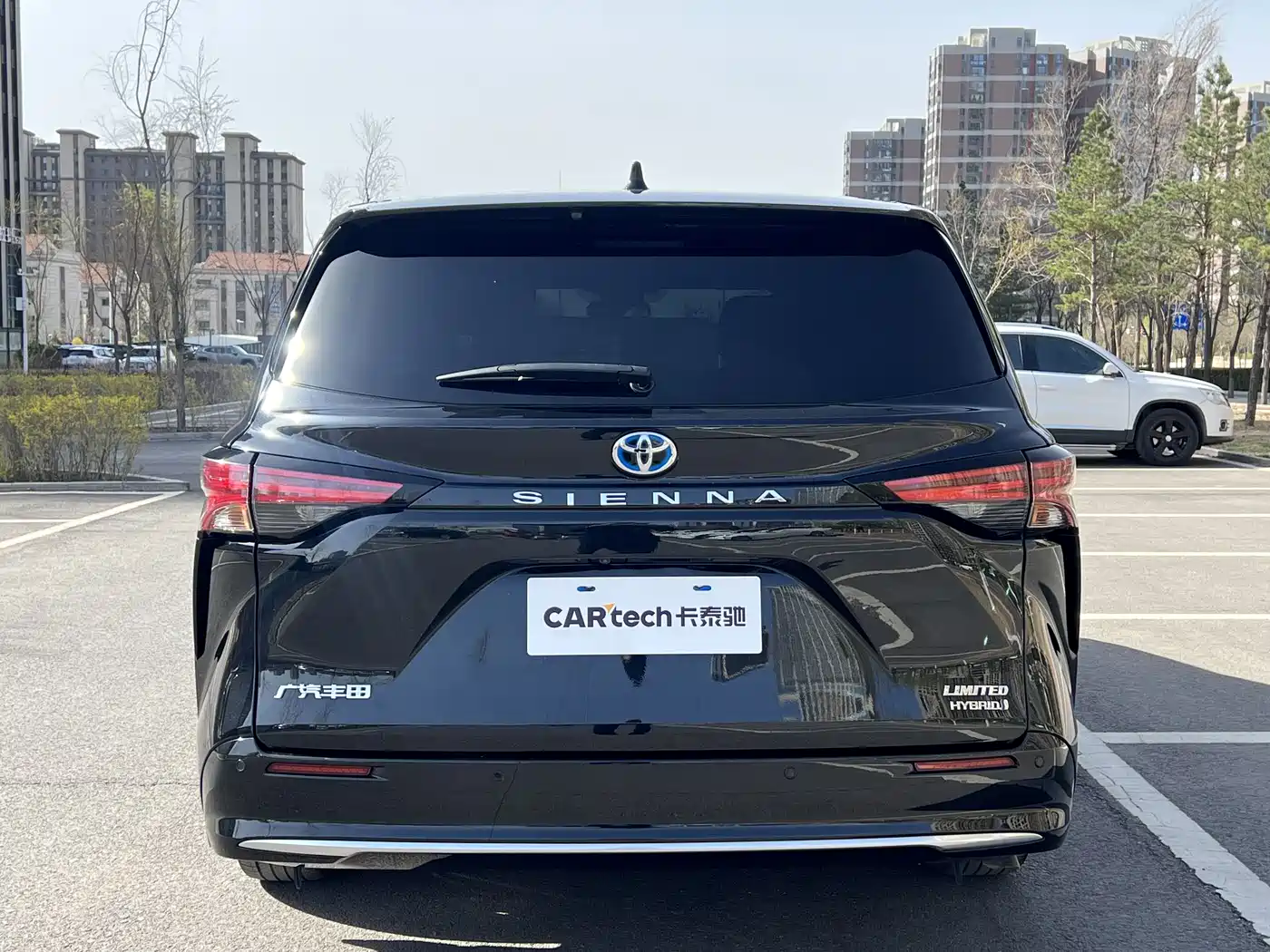 Toyota Sienna 2021 2.5L Hybrid Premium Edition фото 6