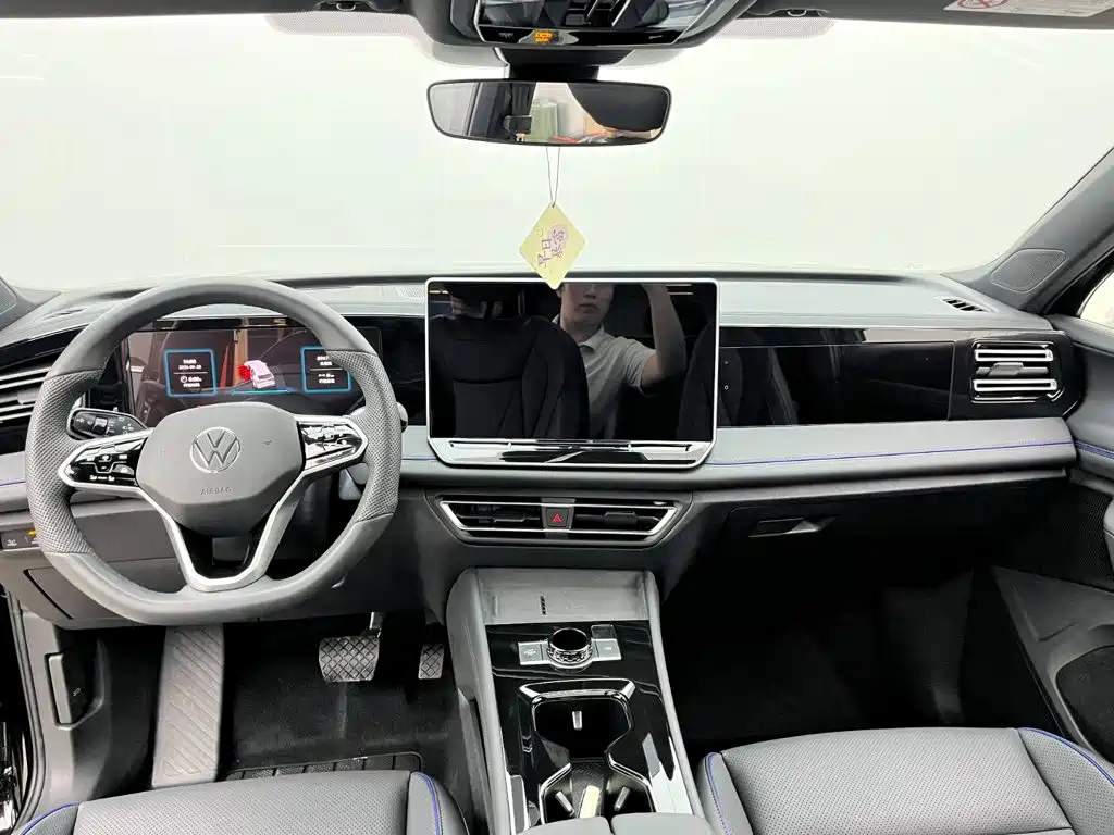 Фото 9 - Volkswagen Tiguan L