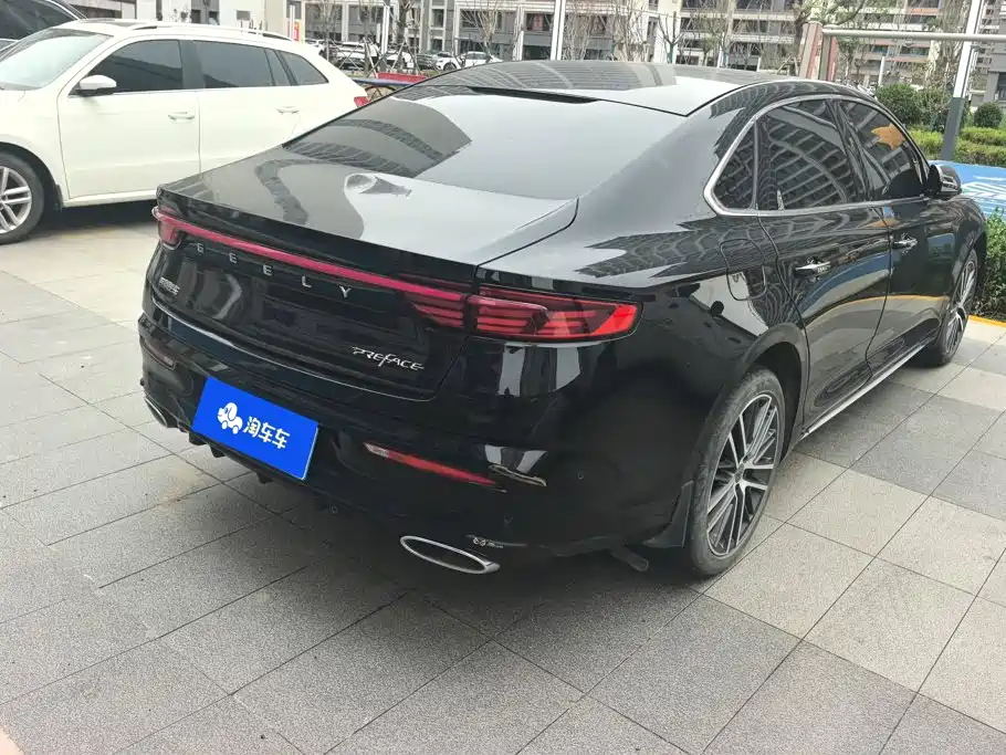 Фото 3 - Geely Preface