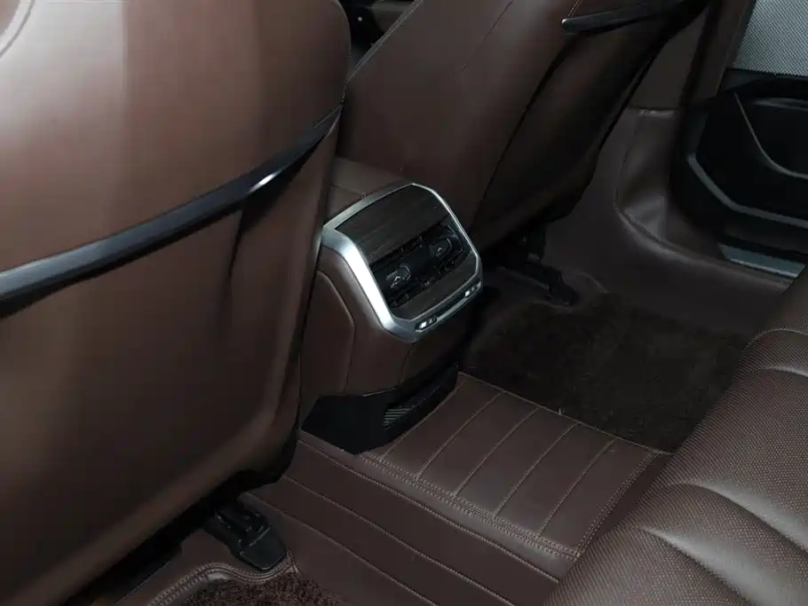 BMW 7 Series 2023 Model 735Li Luxury Package фото 21