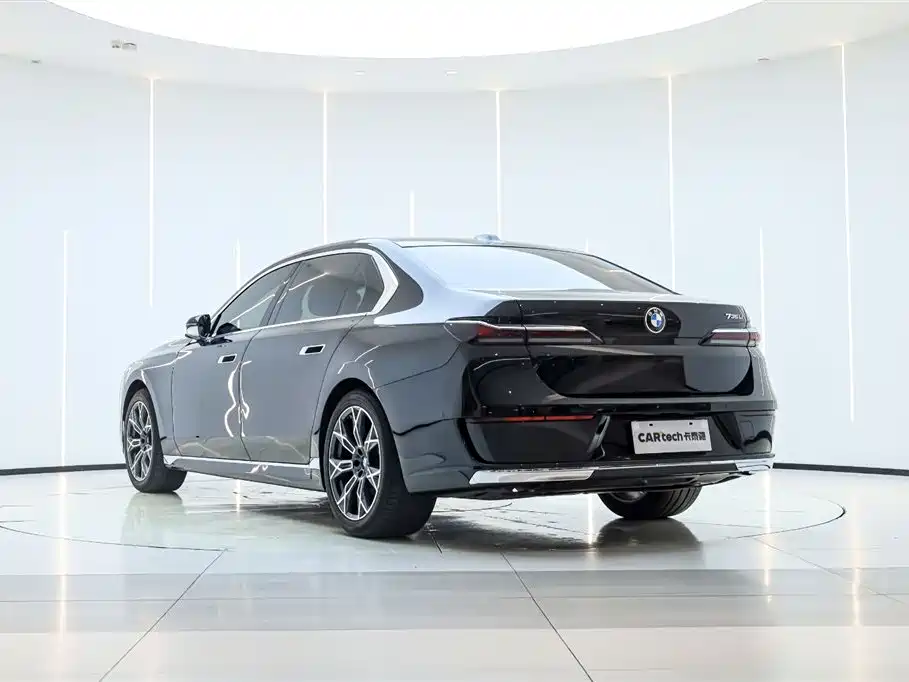 BMW 7 Series 2023 Model 735Li Luxury Package фото 8