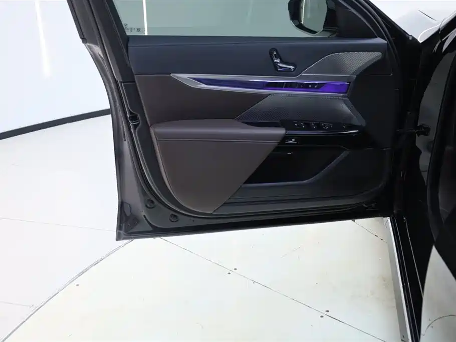 BMW 7 Series 2023 Model 735Li Luxury Package фото 16