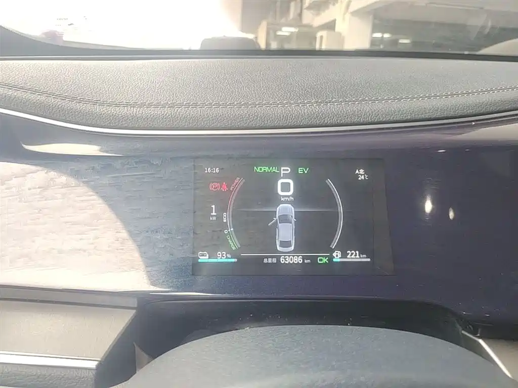 BYD Qin PLUS 2021 DM-i 55KM Flagship фото 12
