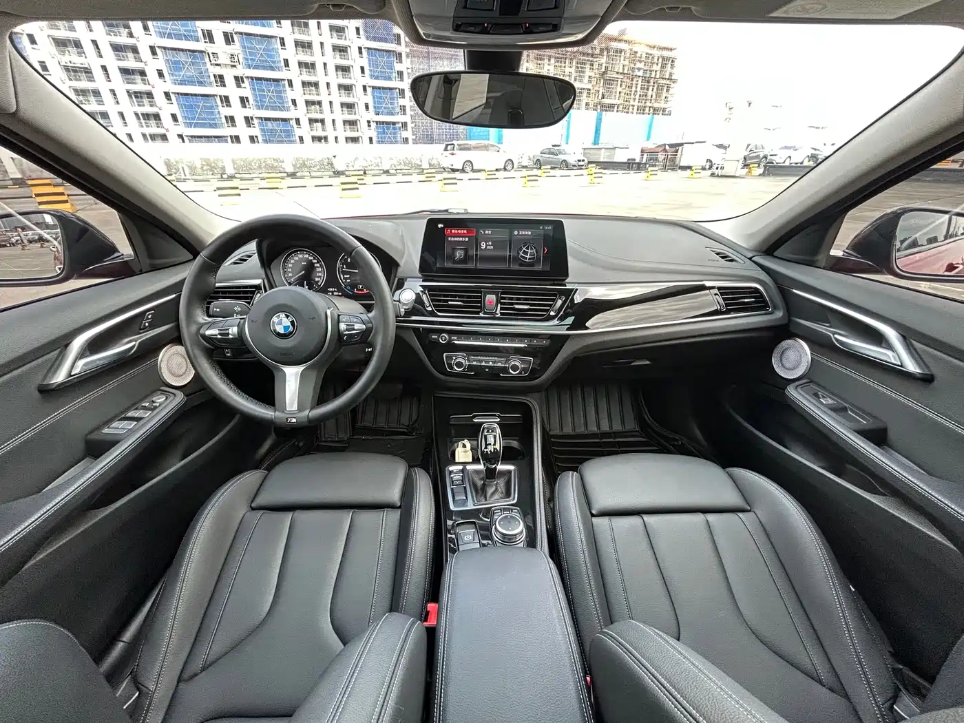BMW 1 Series 2023 125i M Sport Shadow Edition фото 15