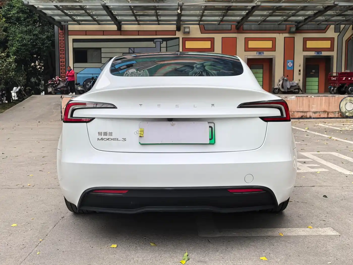 TESLA MODEL 3