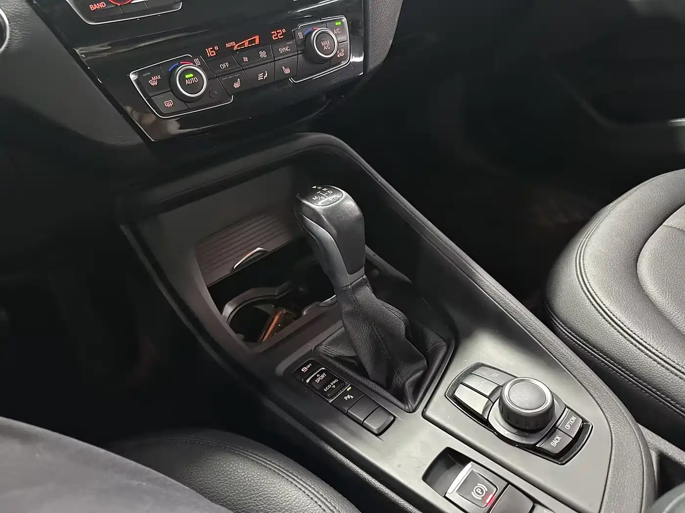 BMW X1 2016 sDrive18Li Premium Model фото 9