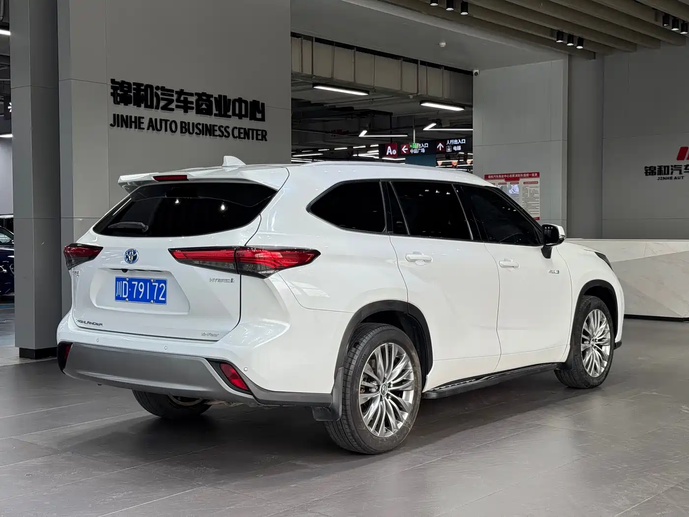 Toyota Highlander 2023 2.5L Smart Hybrid Dual Engine AWD Premium 7-Seater фото 5