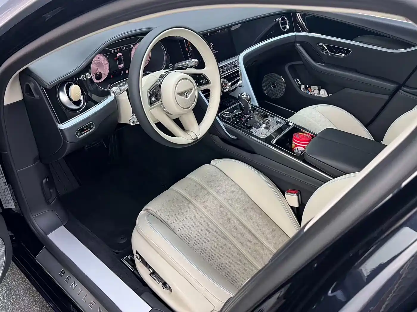 Bentley Flying Spur 2024 4.0T V8 Mulliner фото 8