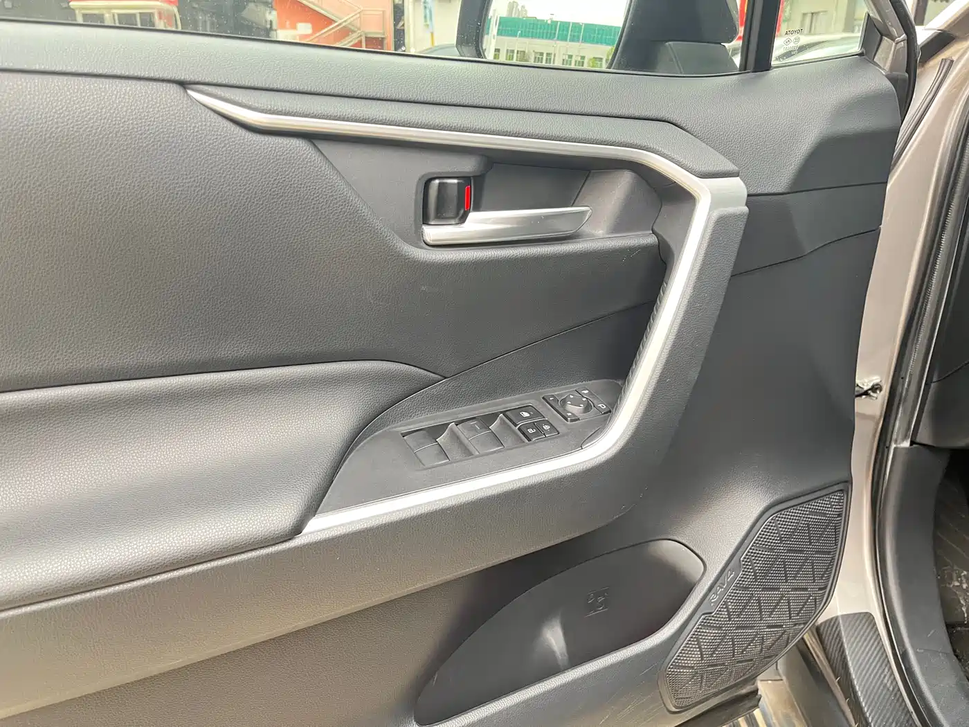 Toyota RAV4 Rongfang 2020 2.0L CVT 2WD Trend Edition фото 17