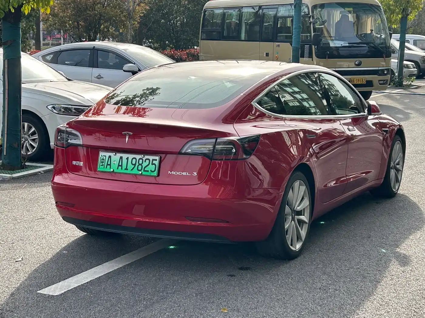 TESLA MODEL 3