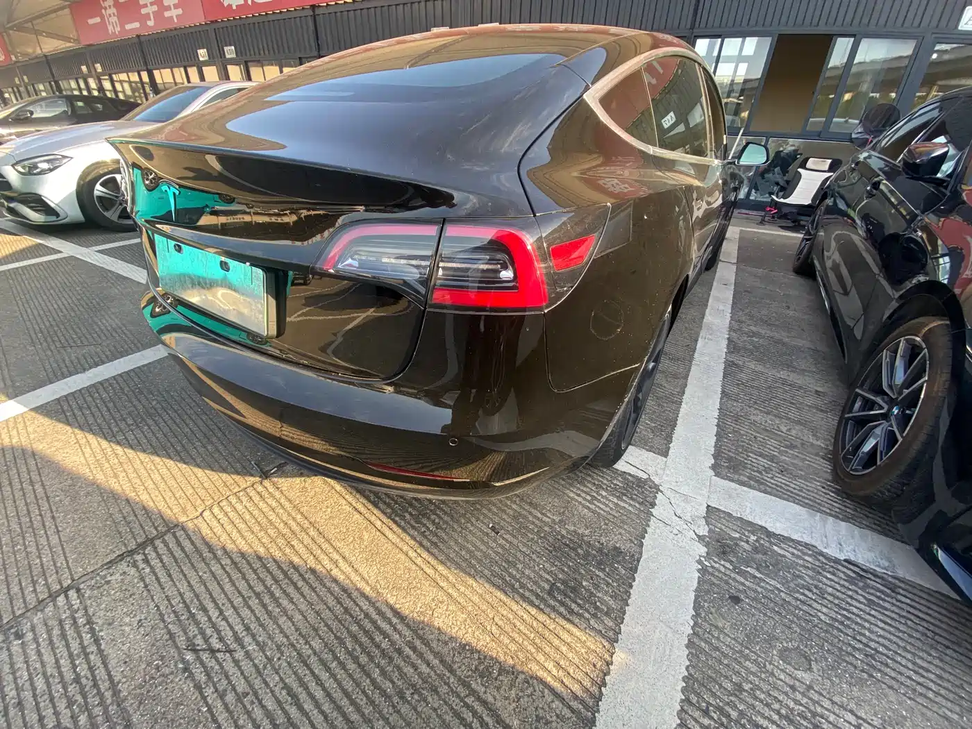 TESLA MODEL 3