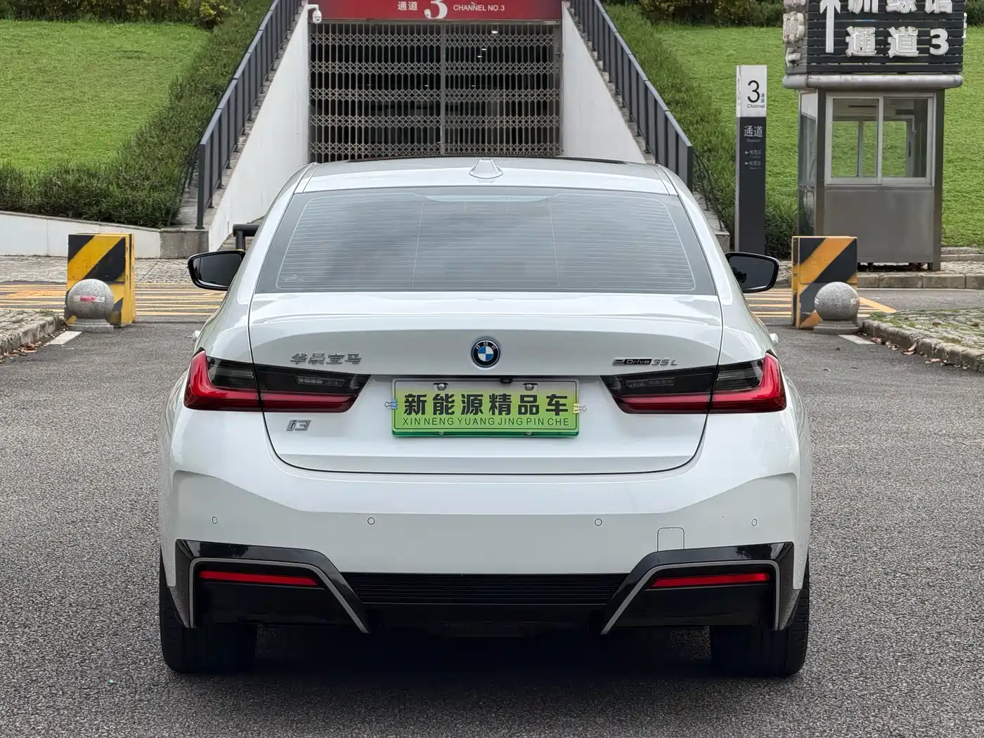 BMW i3 2022 eDrive 35 L фото 8