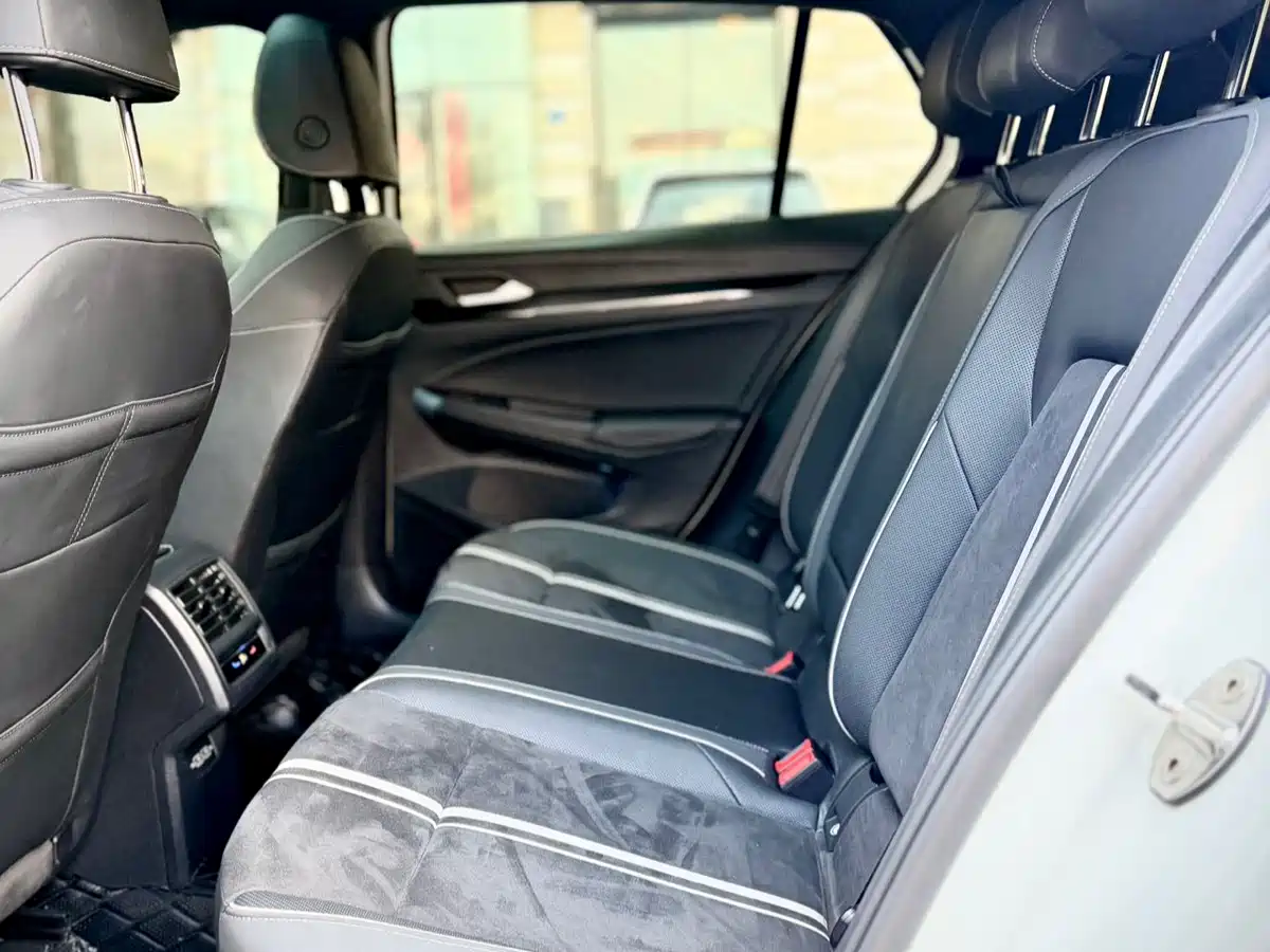 Volkswagen Golf 2021 280TSI DSG R-Line фото 11