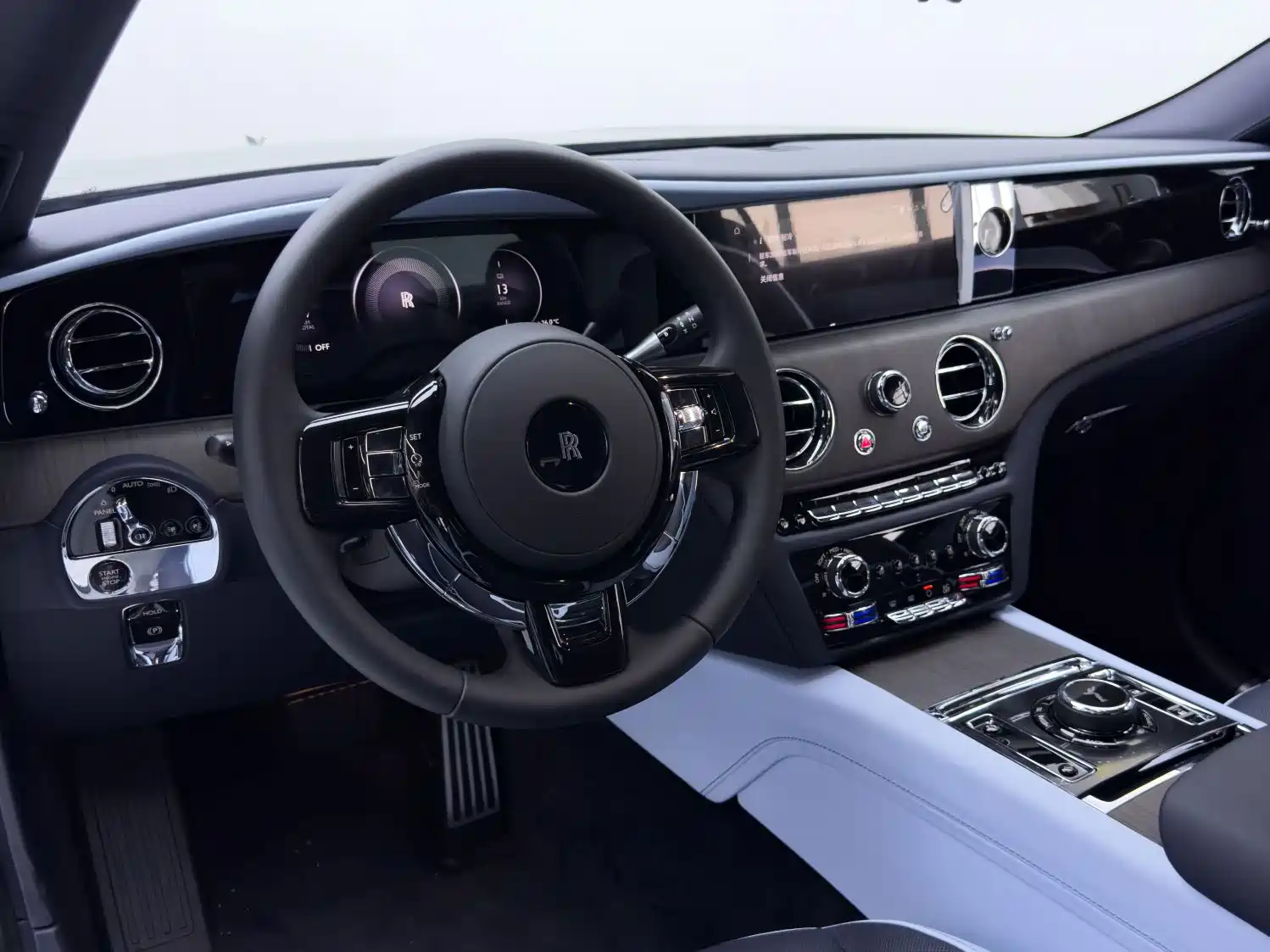 Photo 18 - Rolls-Royce Spectre