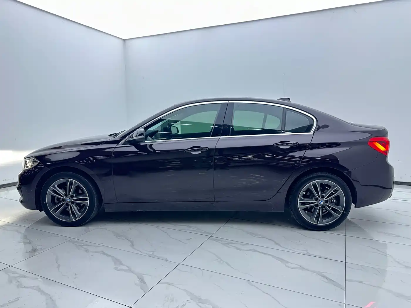 BMW 1 Series 2018 118i Sport Edition фото 3