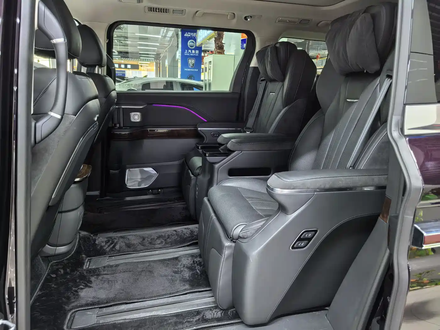 Hongqi HQ9 PHEV 2024 Model 2.0T AWD Luxury Edition фото 6