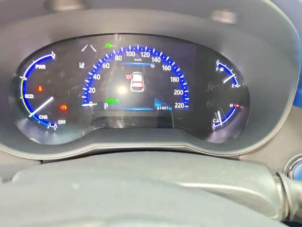 Фото 13 - Toyota C-HR
