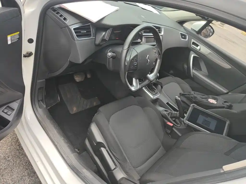 DS 5LS 2016 2015 1.6T Comfort THP160