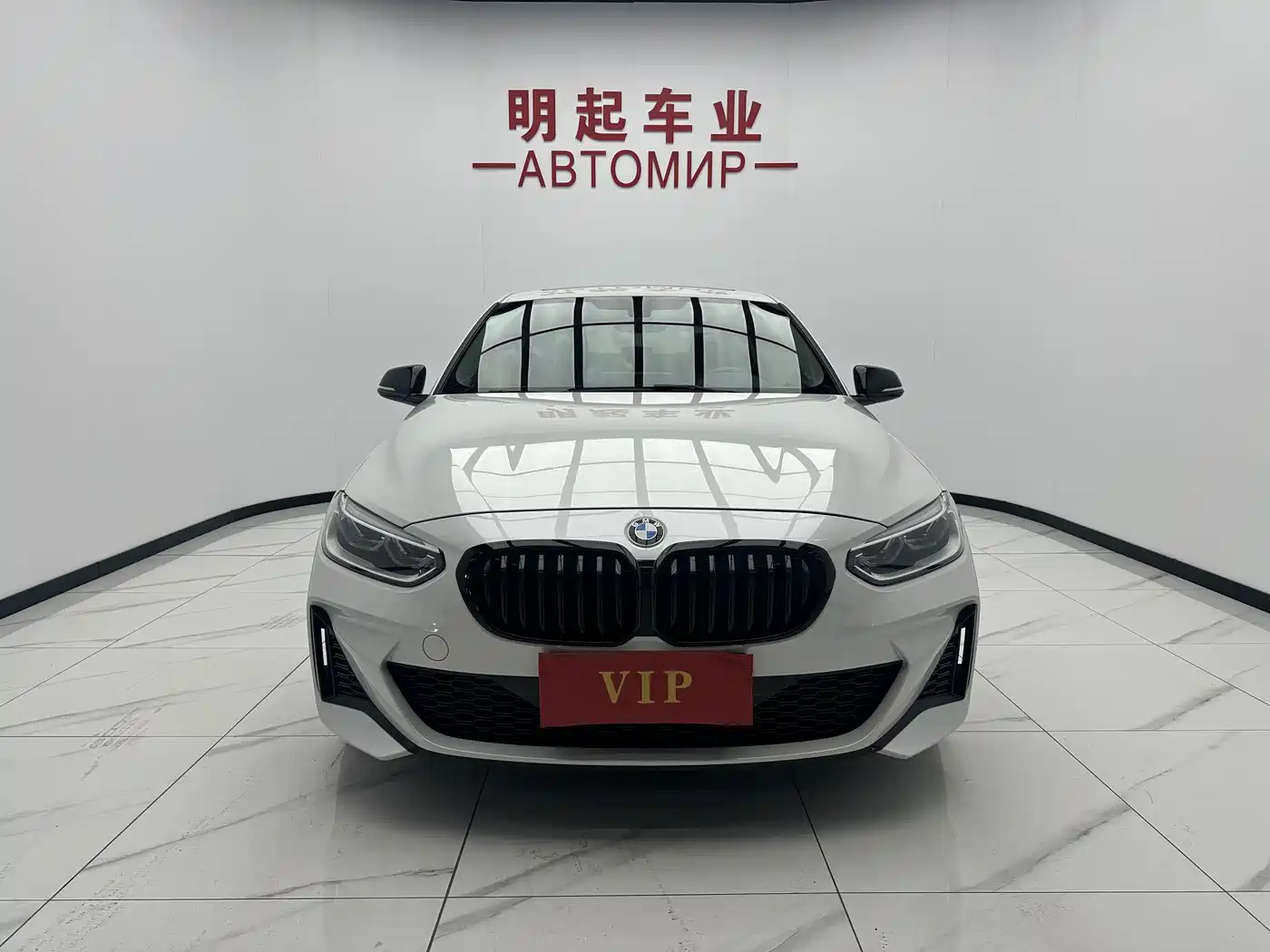 BMW 1 Series 2023 120i M Sport Shadow Edition фото 2