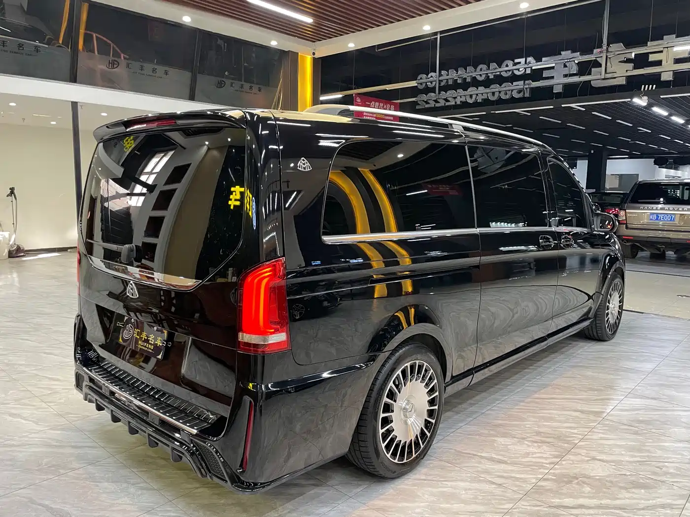 Mercedes-Benz V-Class 2018 V 260 L Premium Long Wheelbase Edition China VI фото 4