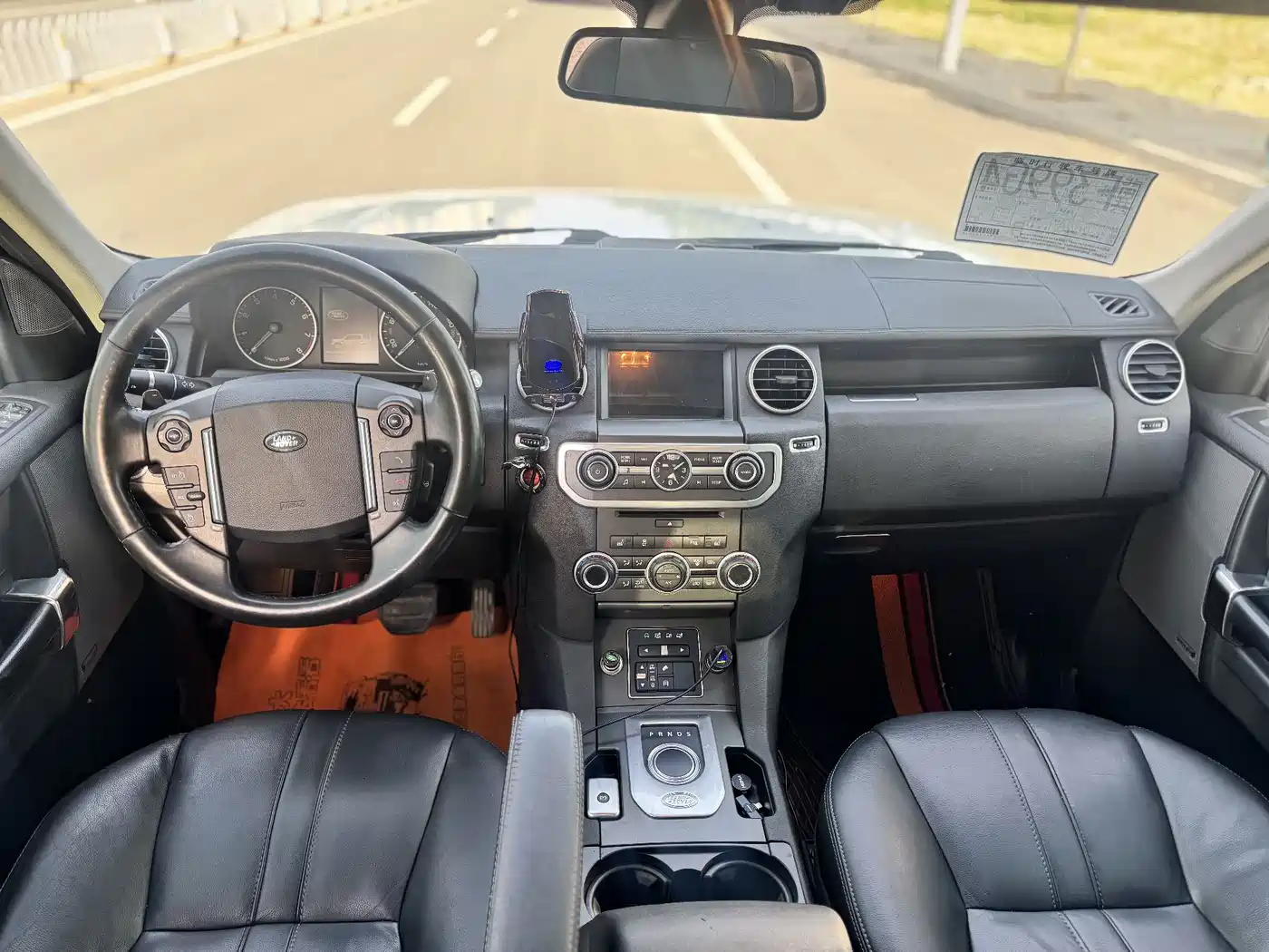 Land Rover Discovery 2015 3.0 SC V6 HSE фото 4