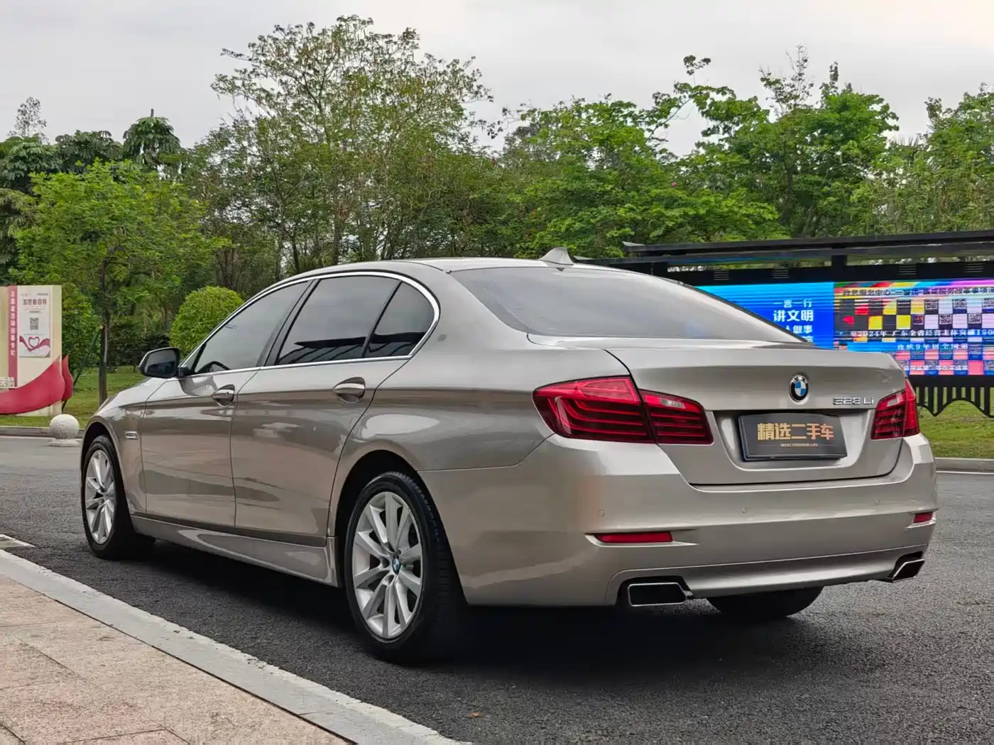 BMW 5 Series 2014 528Li Leading Edition фото 4