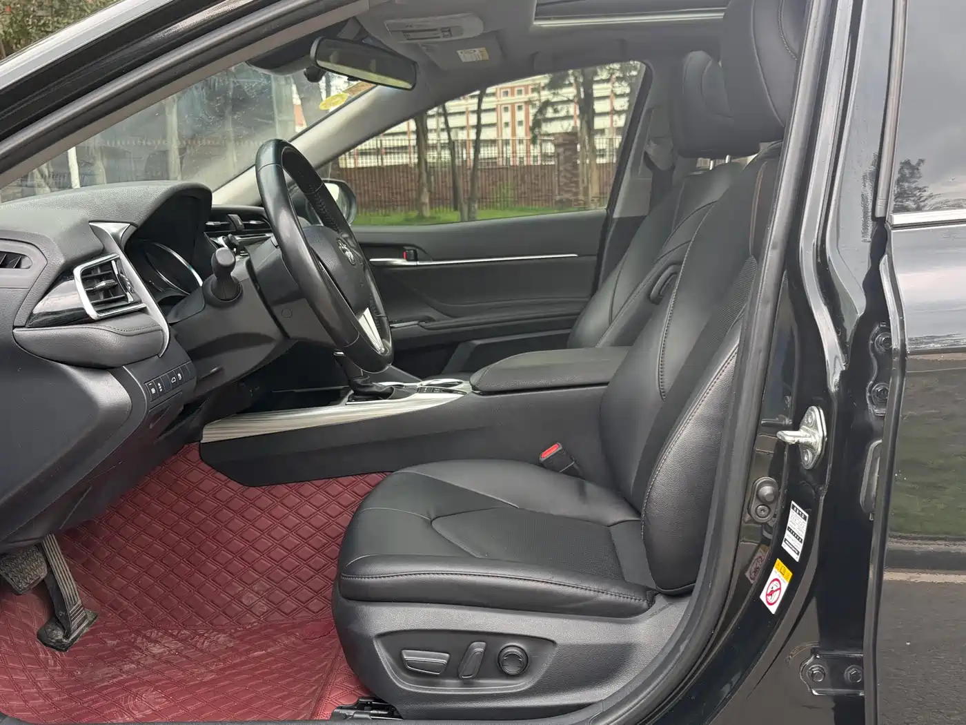 Toyota Camry 2018 Hybrid 2.5HG Luxury Edition фото 7