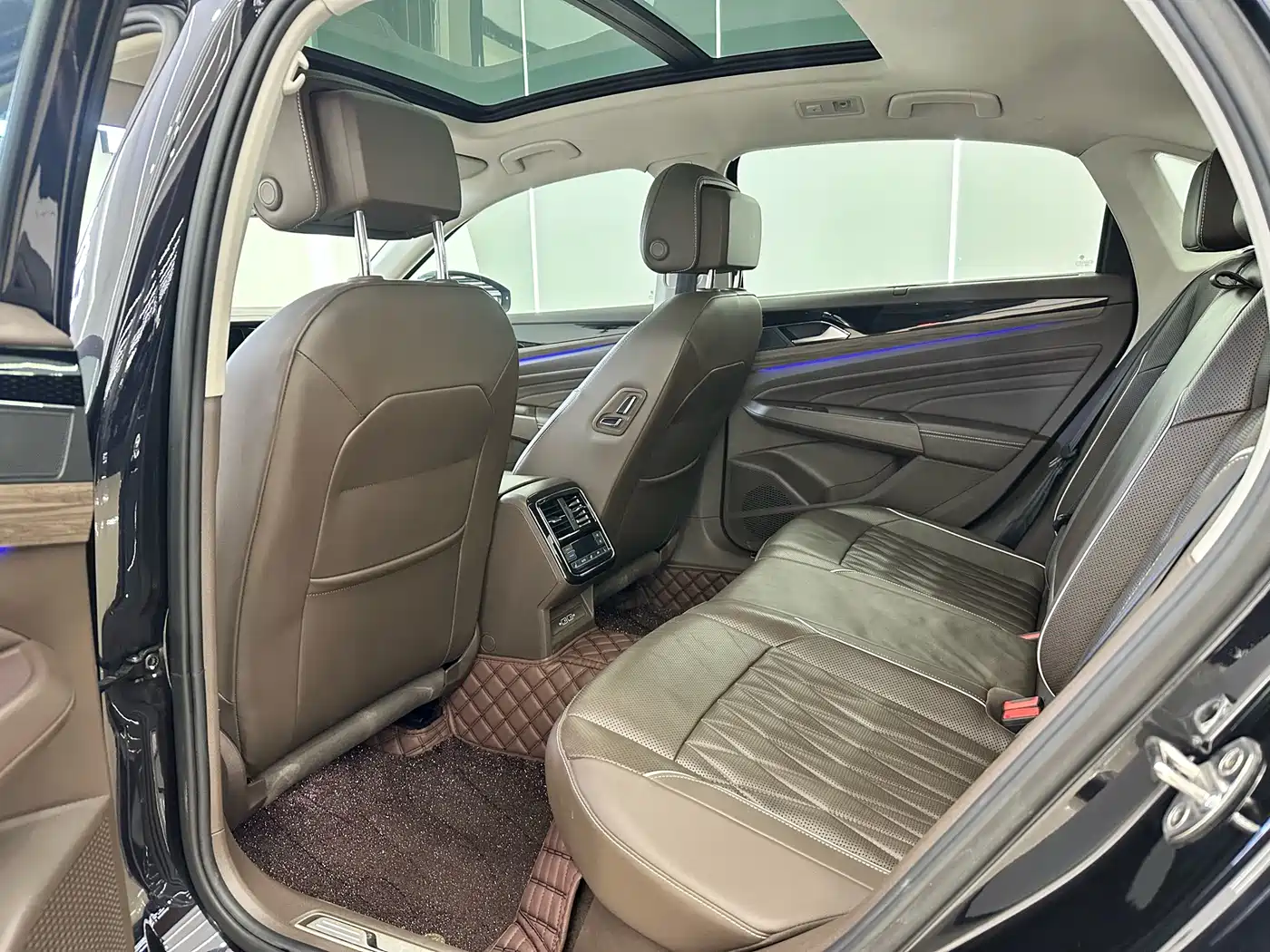 Volkswagen Passat 2019 330TSI Premium Edition China V фото 6
