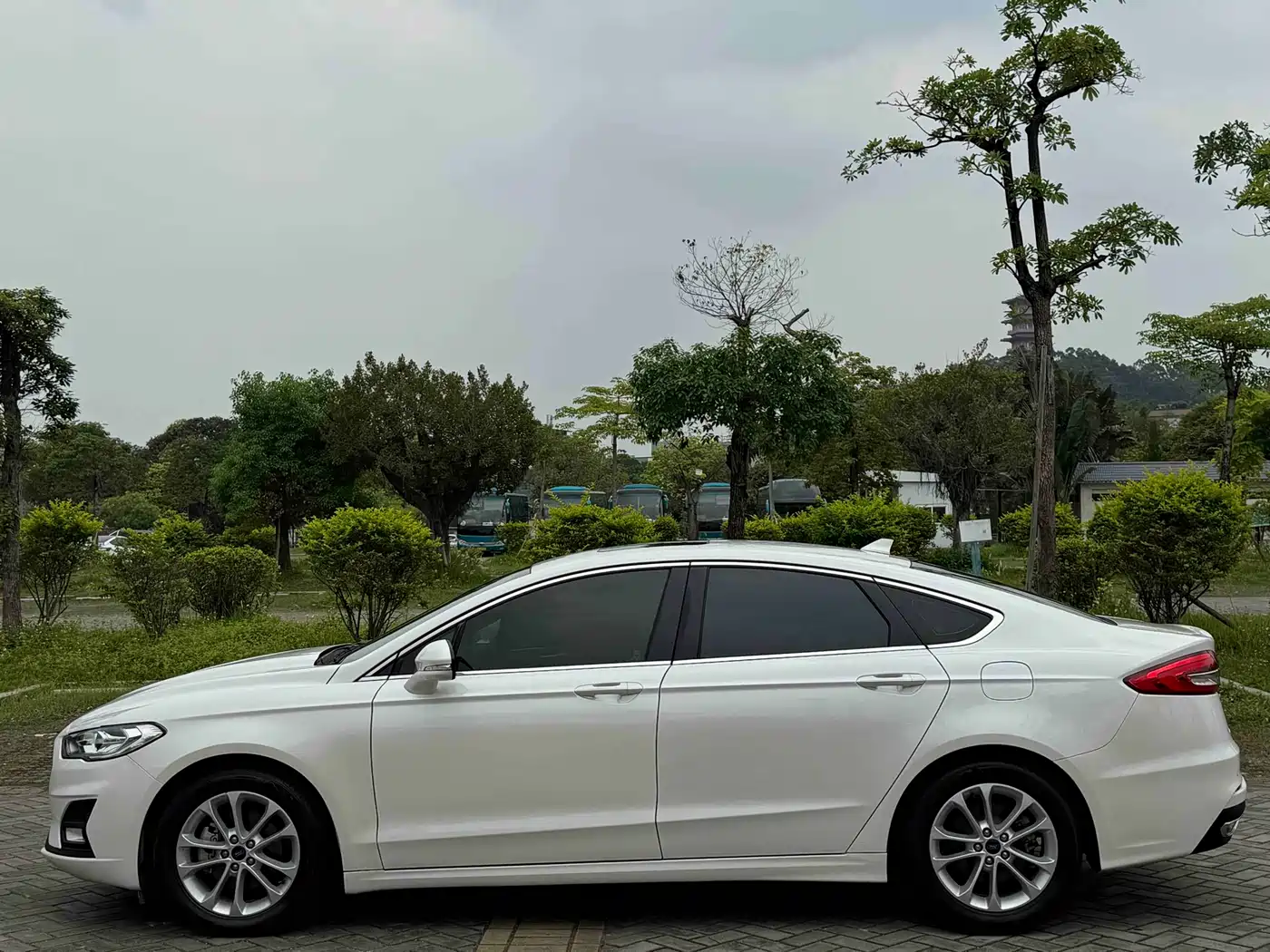 FORD MONDEO