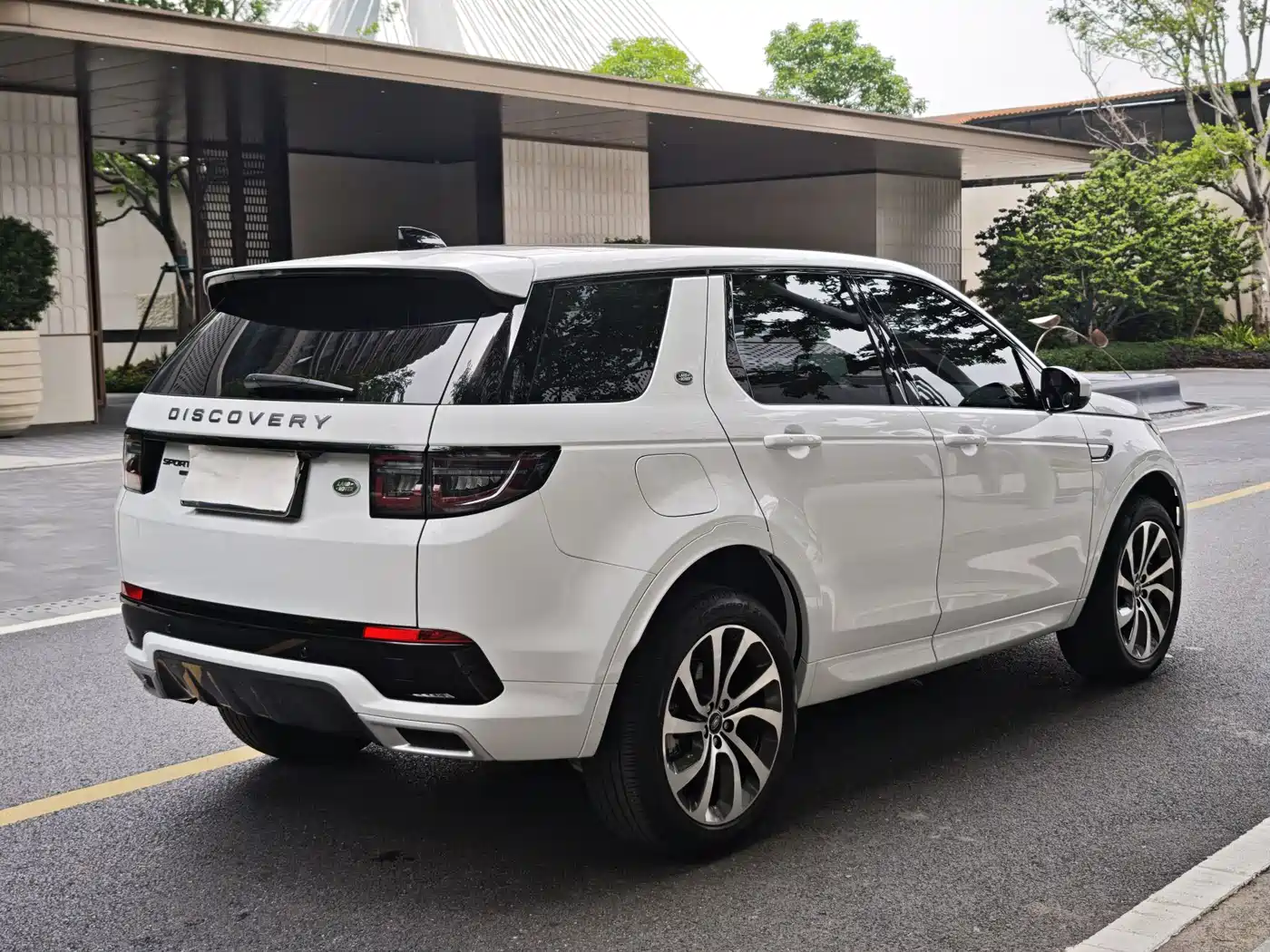 Land Rover Discovery Sport 2023 249PS R-Dynamic S Performance Version фото 4