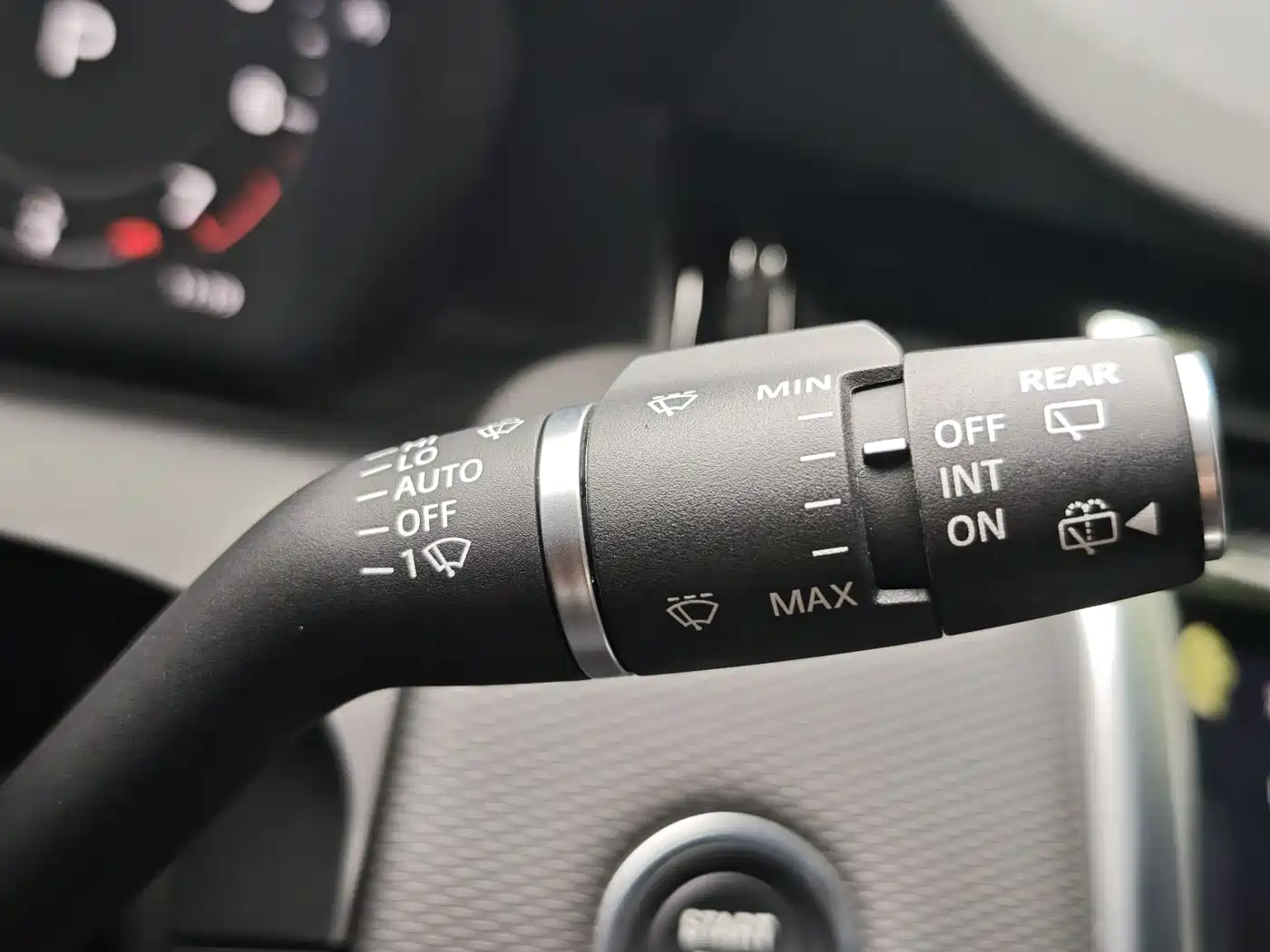 Land Rover Discovery Sport 2023 249PS R-Dynamic S Performance Version фото 16