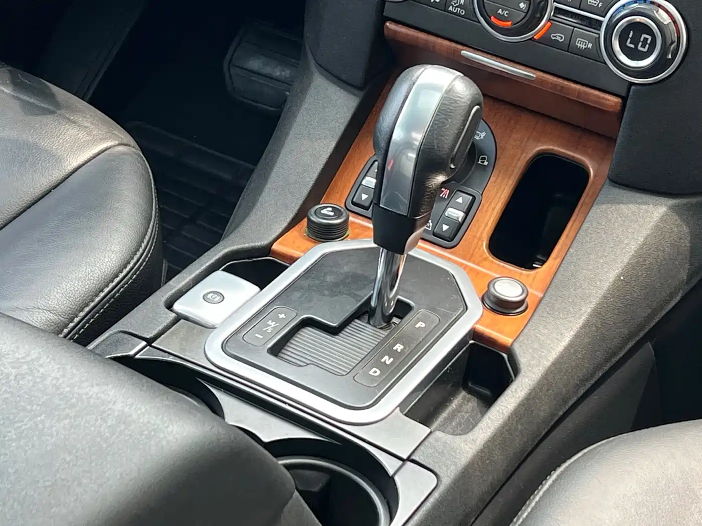 Land Rover Discovery 2011 3.0 SDV6 HSE Diesel фото 6