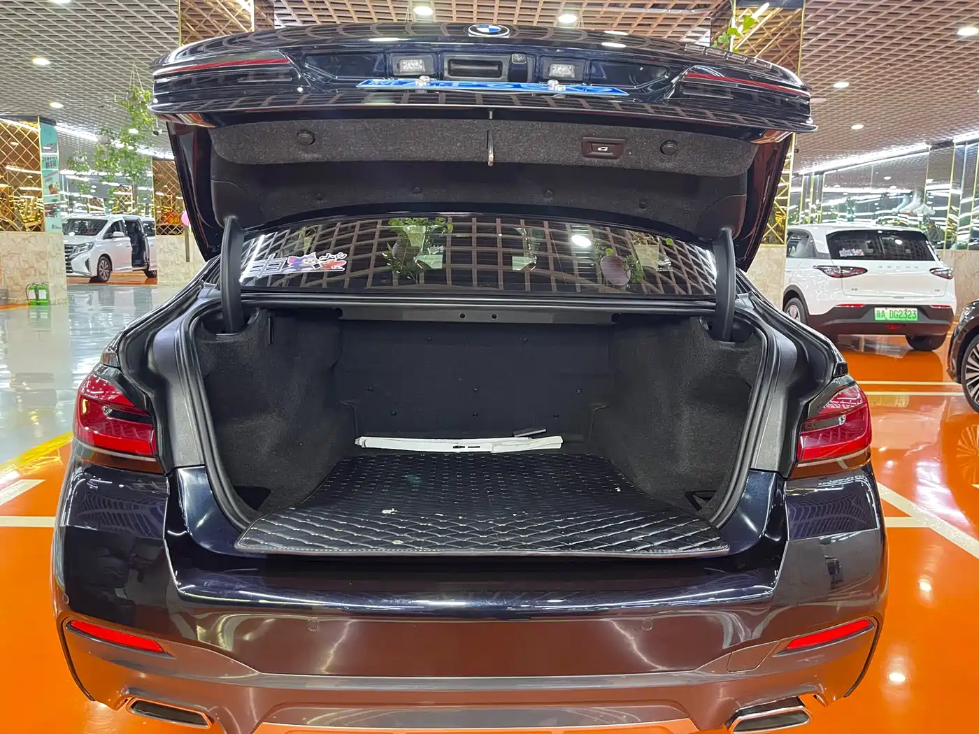 BMW 5 Series 2021 530Li Leading M Sport Package фото 26