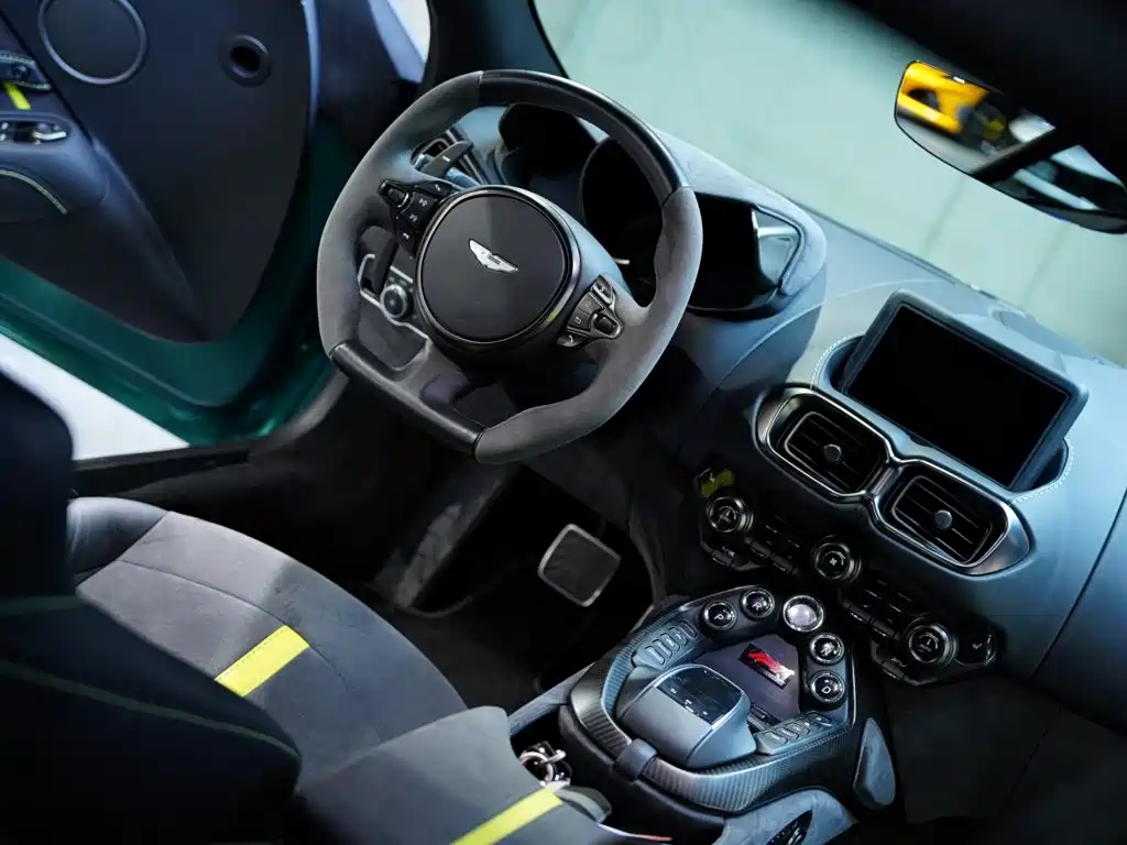 Фото 33 - Aston Martin Vantage