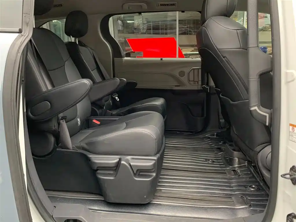 Toyota Sienna 2024 2.5L Hybrid Comfort Edition фото 21
