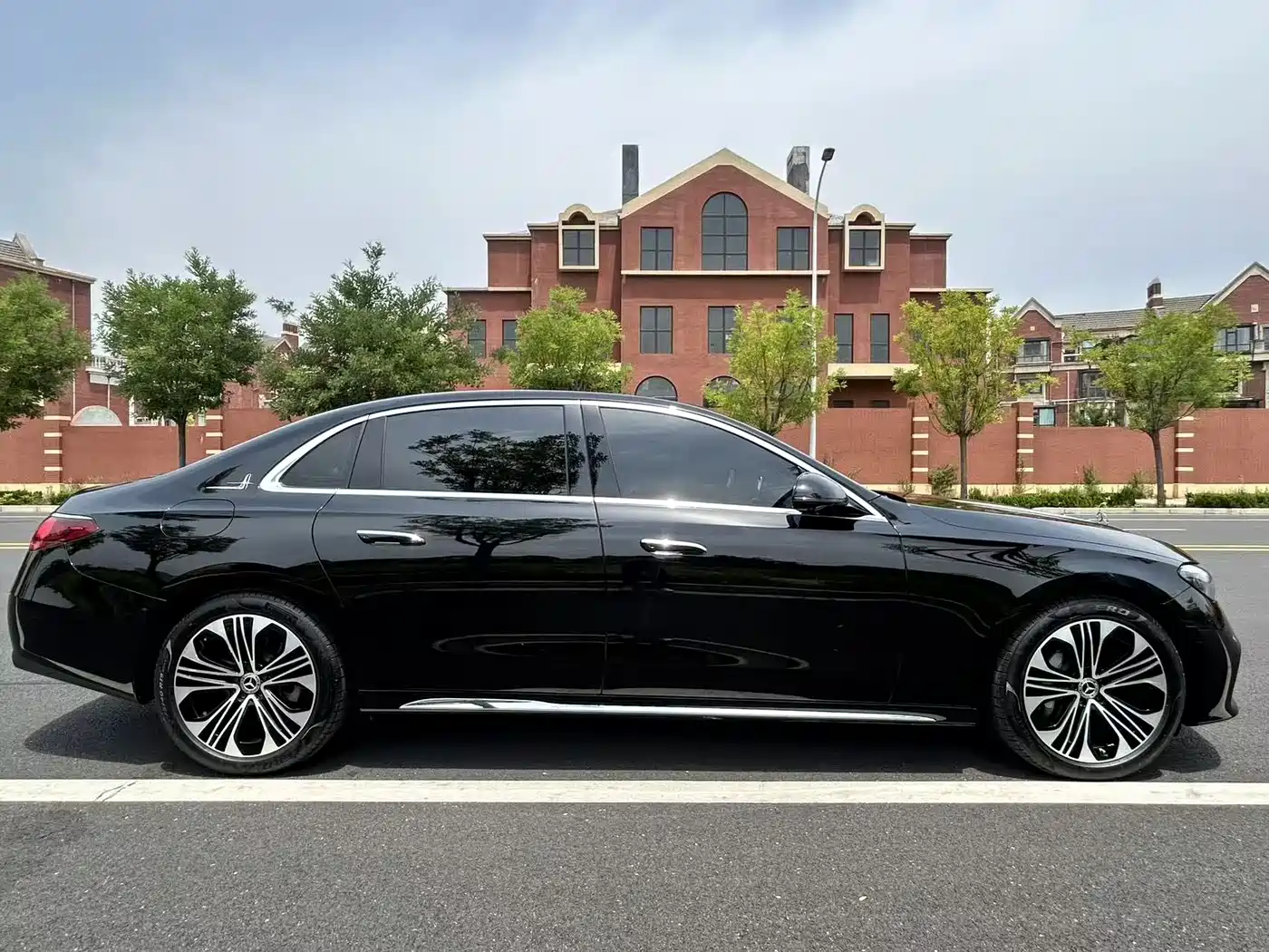 MERCEDES-BENZ E-CLASS