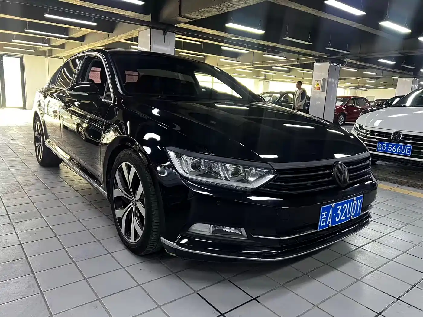 Volkswagen Magotan 2018 330TSI DSG Luxury фото 3
