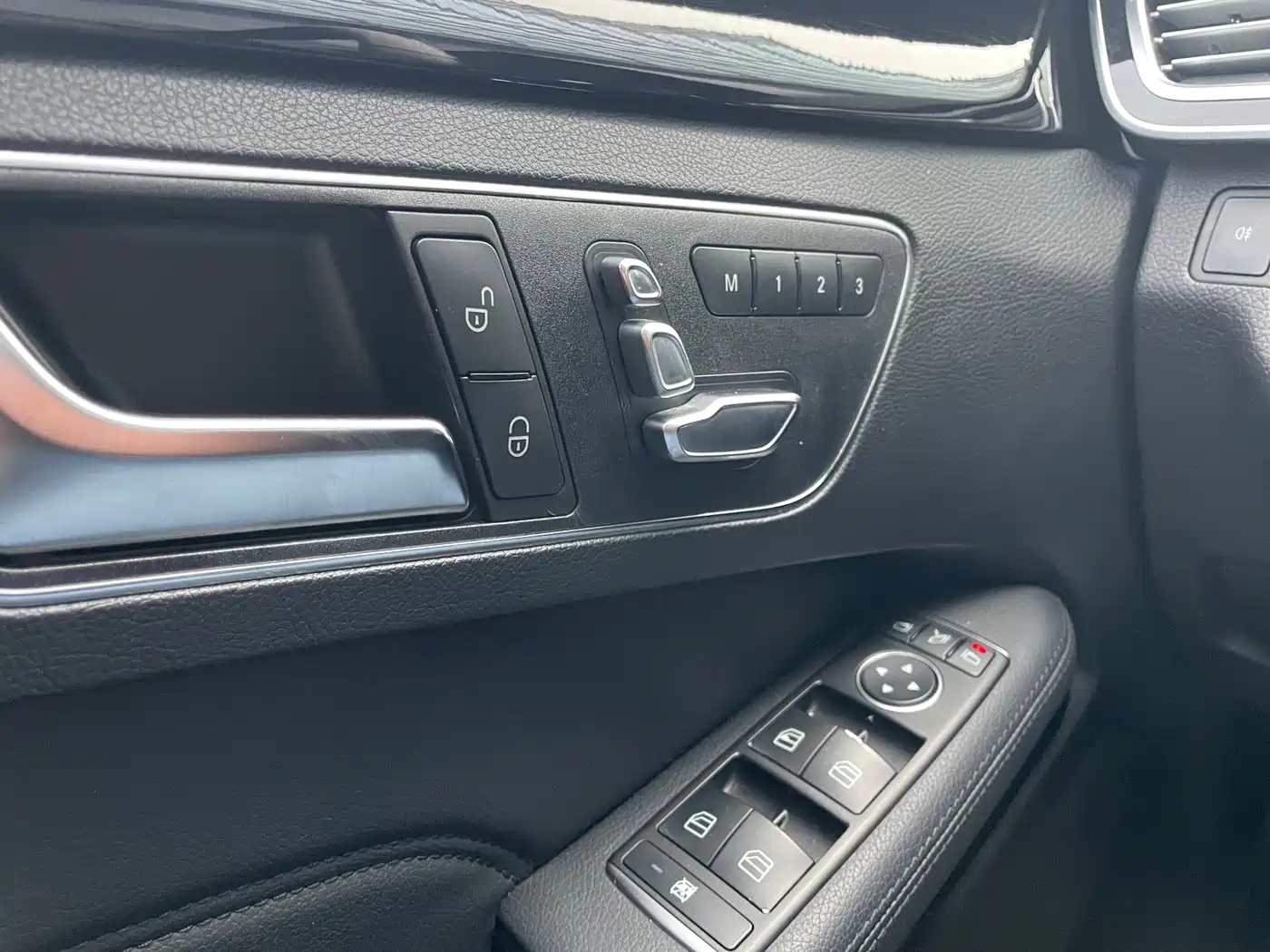Mercedes-Benz E-Class 2015 Facelift E 200 L Sport фото 11