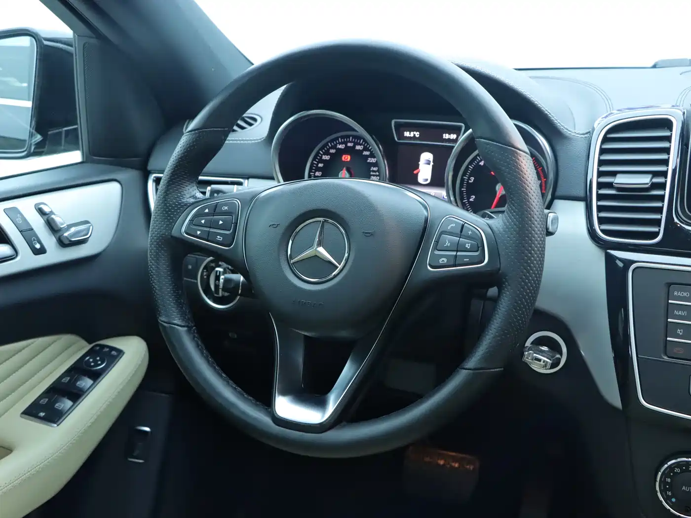 Mercedes-Benz GLE Coupe 2017 GLE 320 4MATIC Coupe SUV фото 17