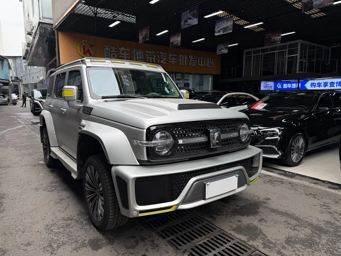 TANK CO CREATION TANK 300