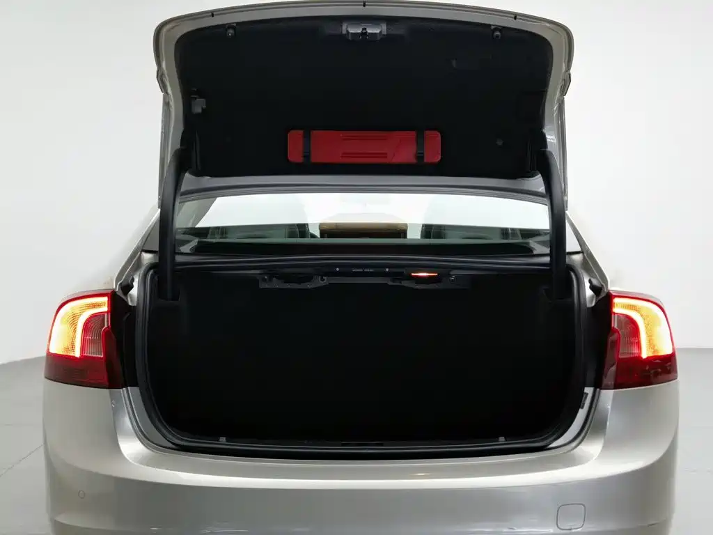 Фото 16 - Volvo S60