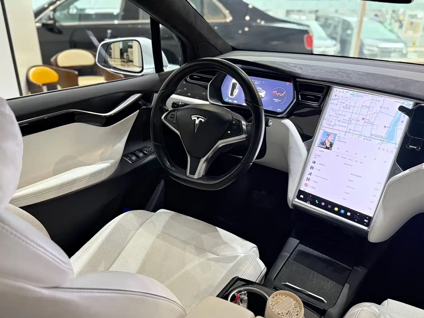 TESLA MODEL X