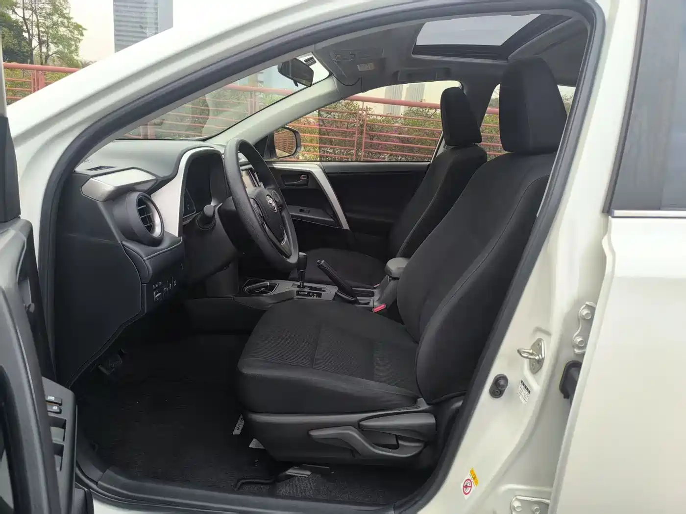 Toyota RAV4 Rongfang 2016 2.0L CVT 2WD Trend (China V) фото 9