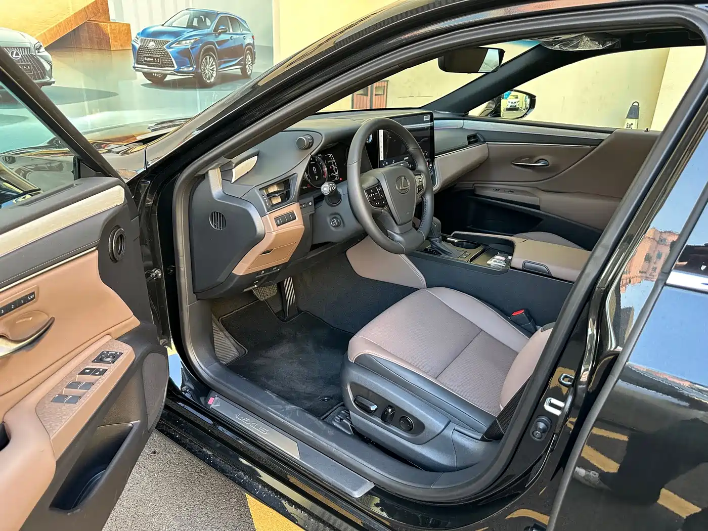 Lexus ES 2026 2025 200 Ultimate Edition